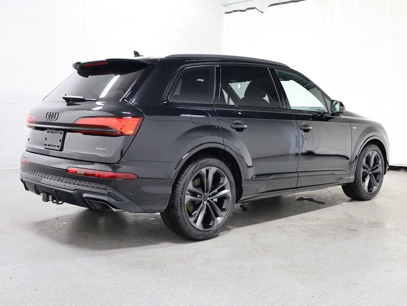 Thumbnail: 2026 Audi Q7 - 8