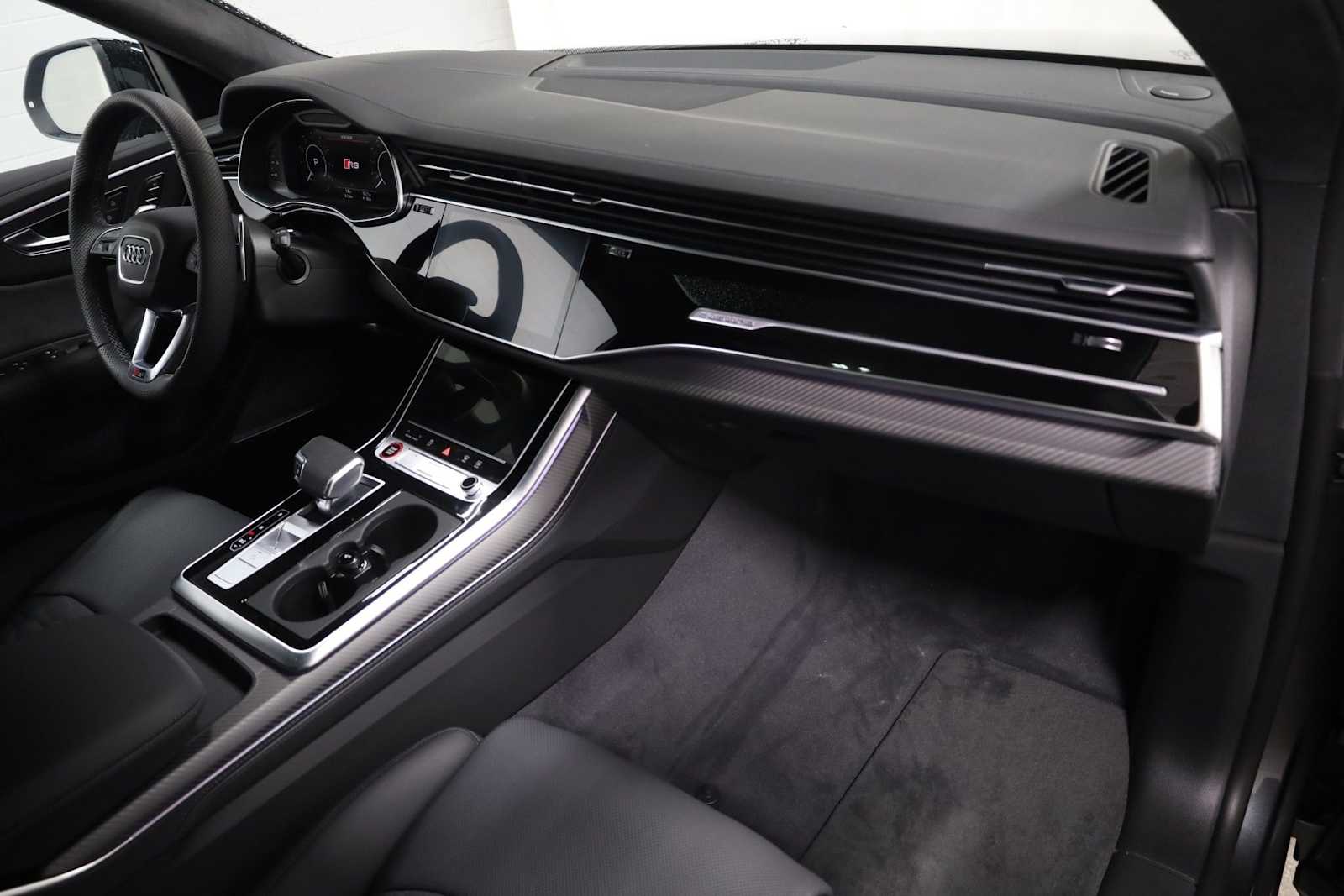 Thumbnail: 2026 Audi RS Q8 - 6