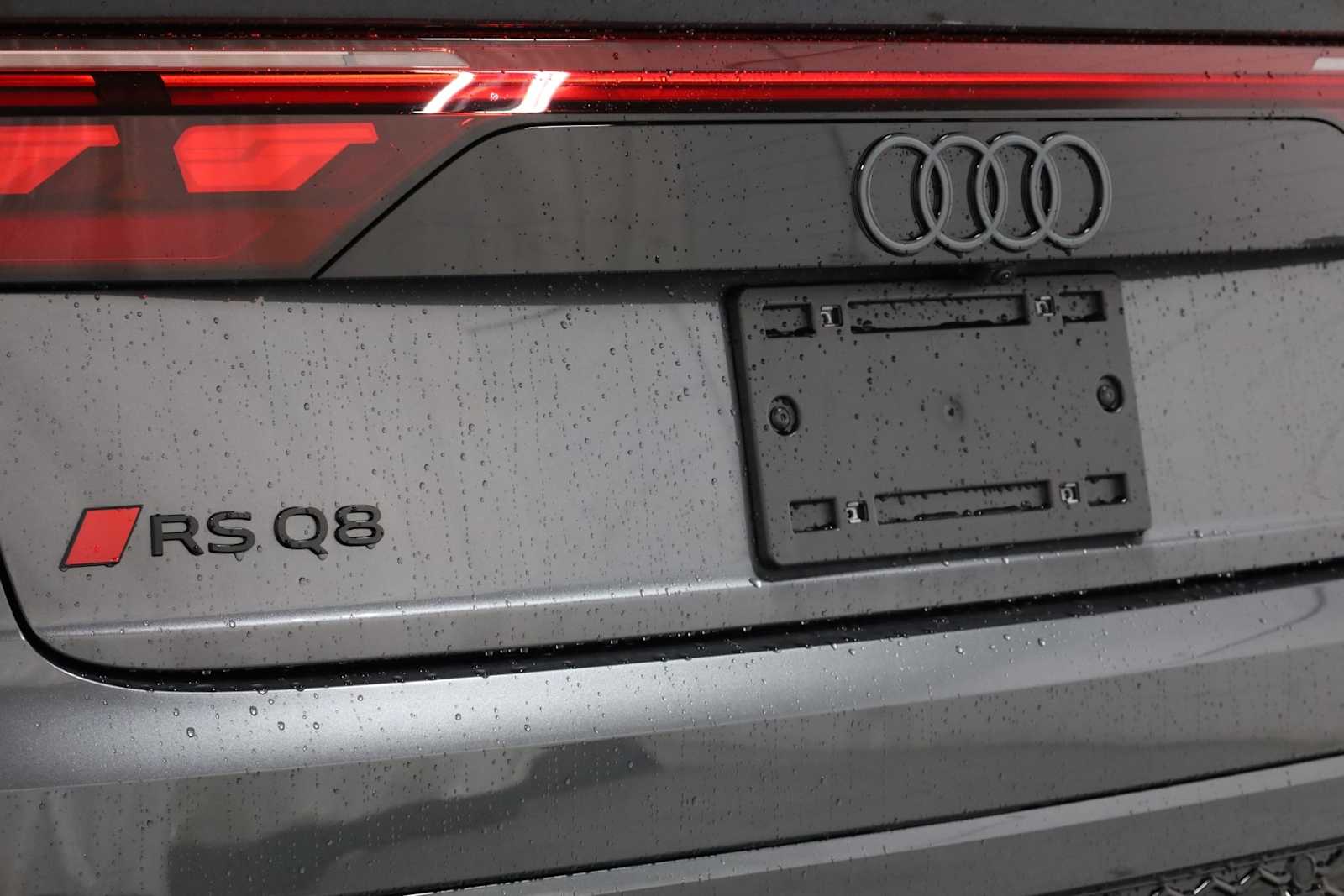 Thumbnail: 2025 Audi RS Q8 - 10