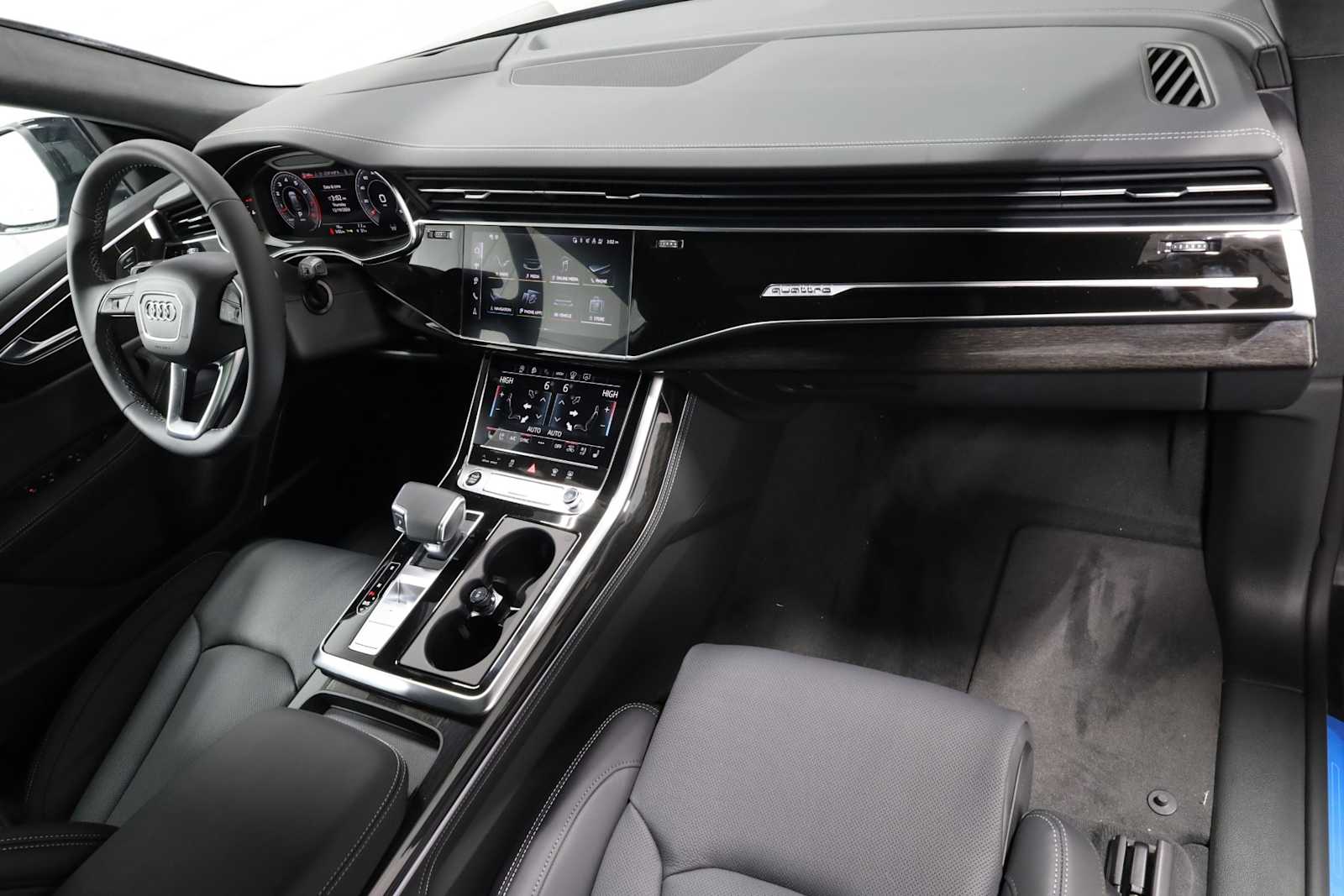 2025 Audi Q8 55 Prestige photo 3