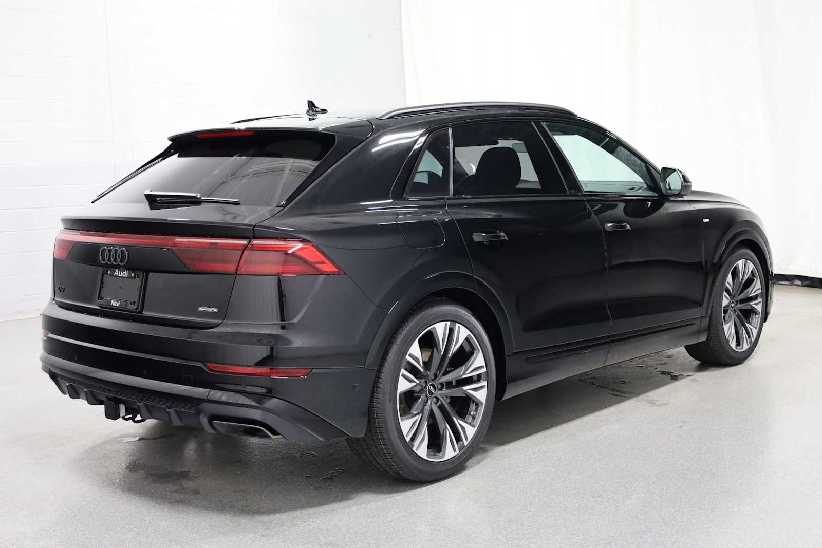 Thumbnail: 2026 Audi Q8 - 9