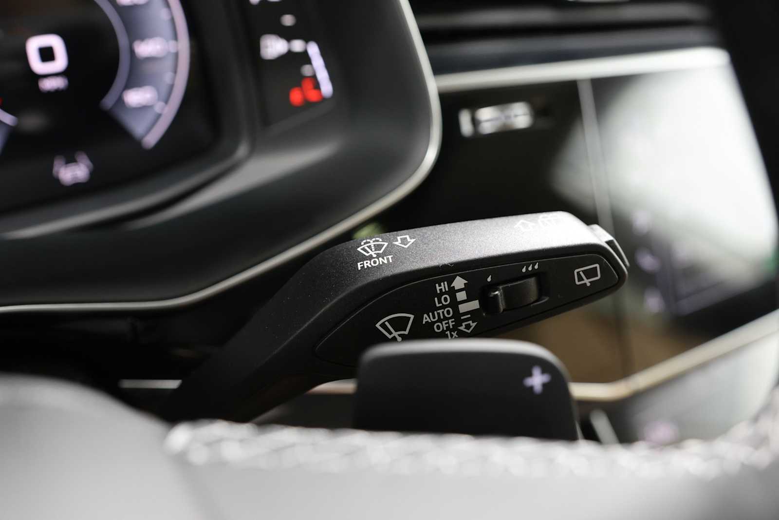 Thumbnail: 2025 Audi Q8 - 28