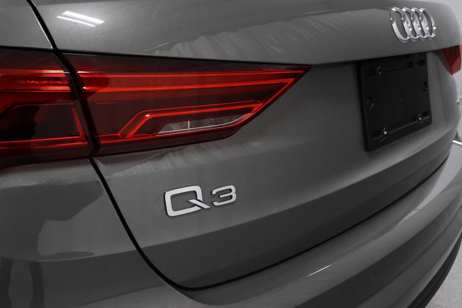 Thumbnail: 2023 Audi Q3 - 8