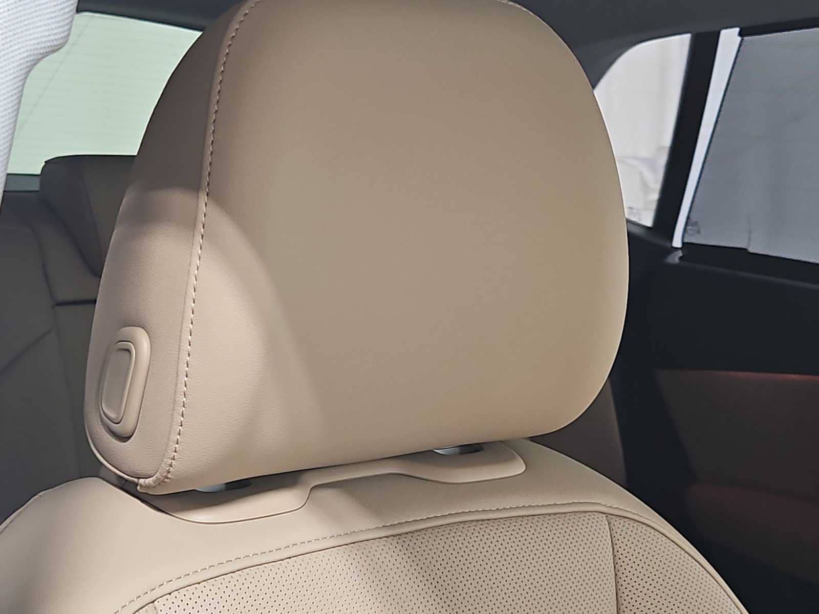 Thumbnail: 2023 Audi Q8 - 21