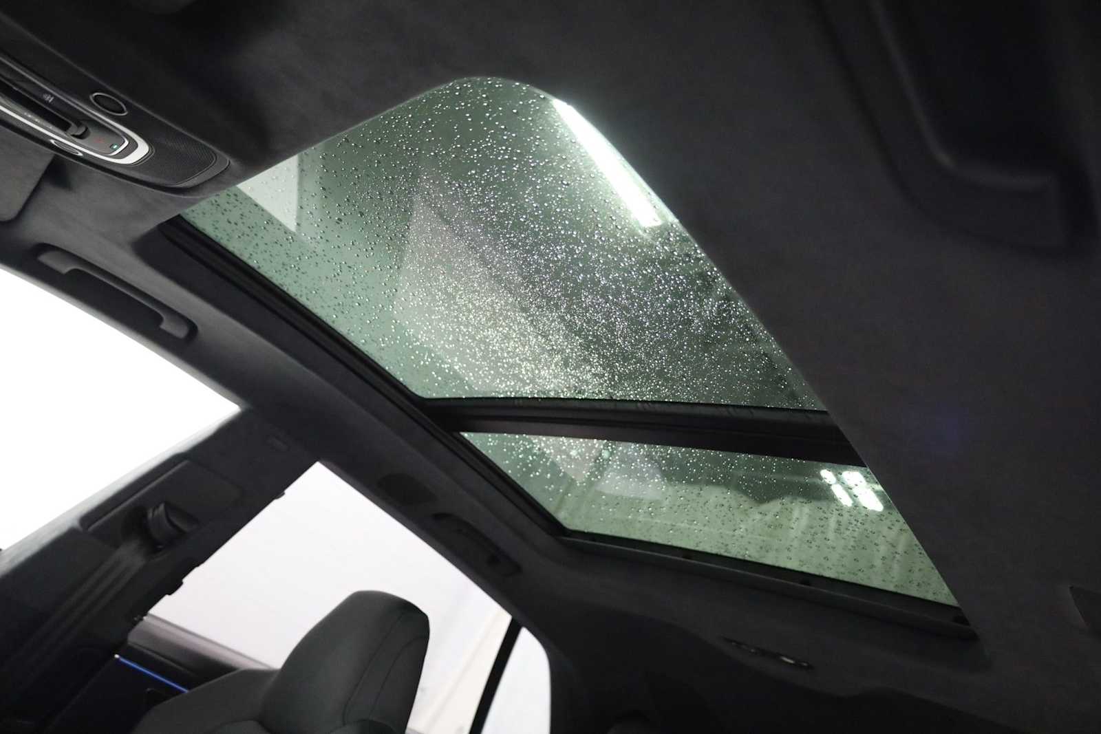 Thumbnail: 2026 Audi RS Q8 - 18