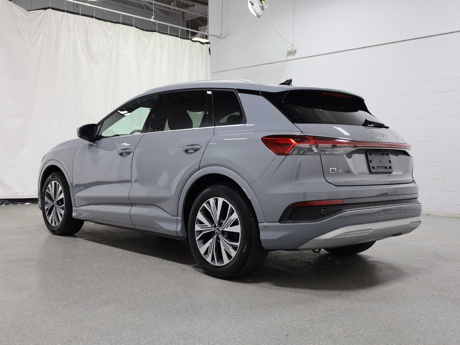 Thumbnail: 2023 Audi Q4 e-tron - 3