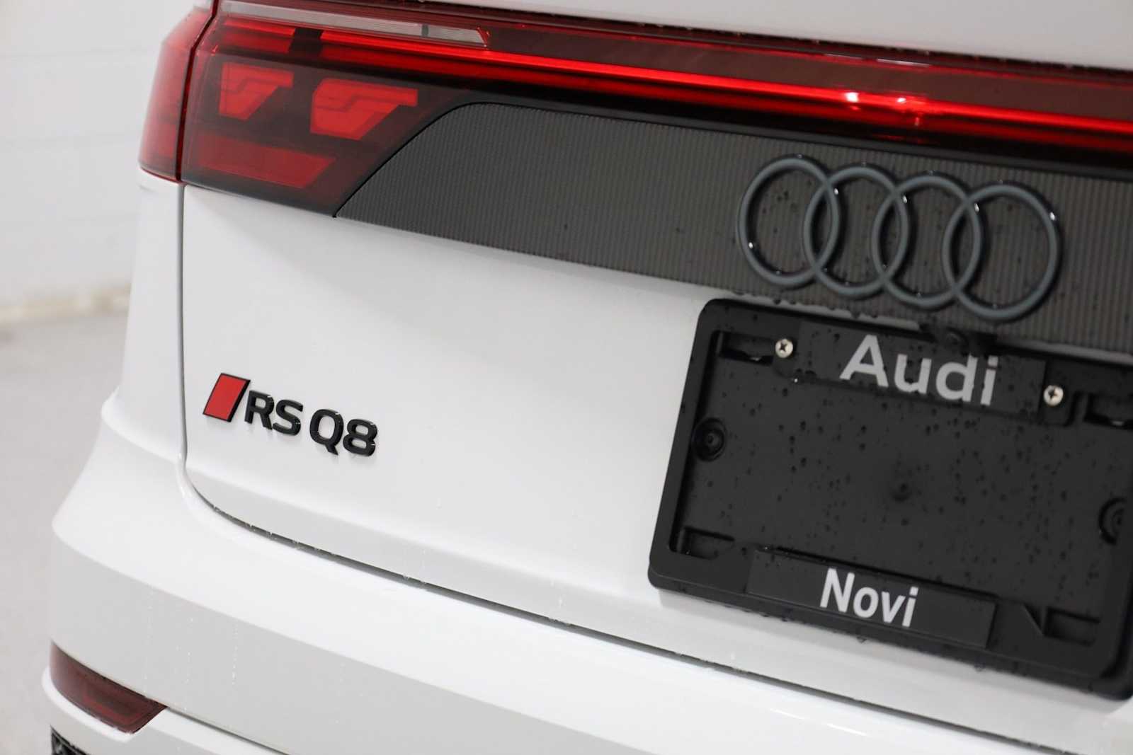 Thumbnail: 2026 Audi RS Q8 - 8