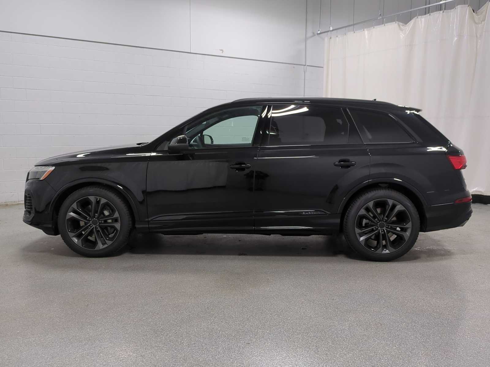 Thumbnail: 2026 Audi Q7 - 3