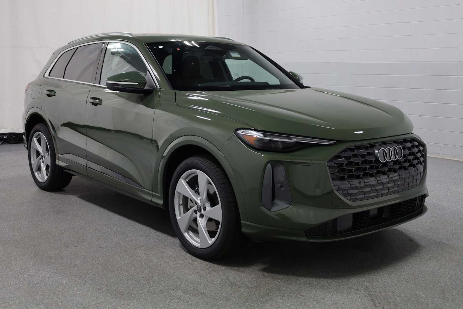 Thumbnail: 2025 Audi Q5 - 13