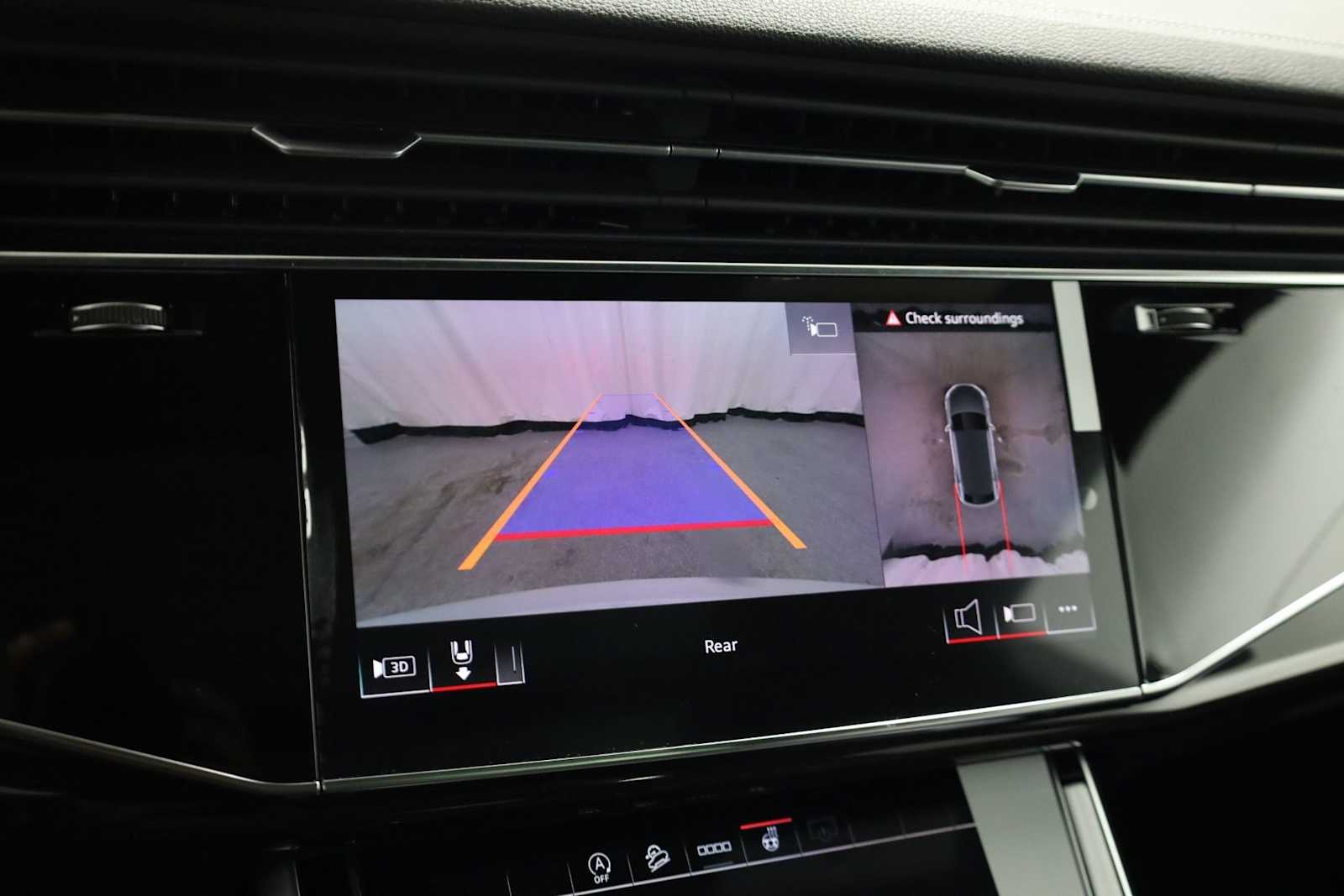 Thumbnail: 2026 Audi Q8 - 32