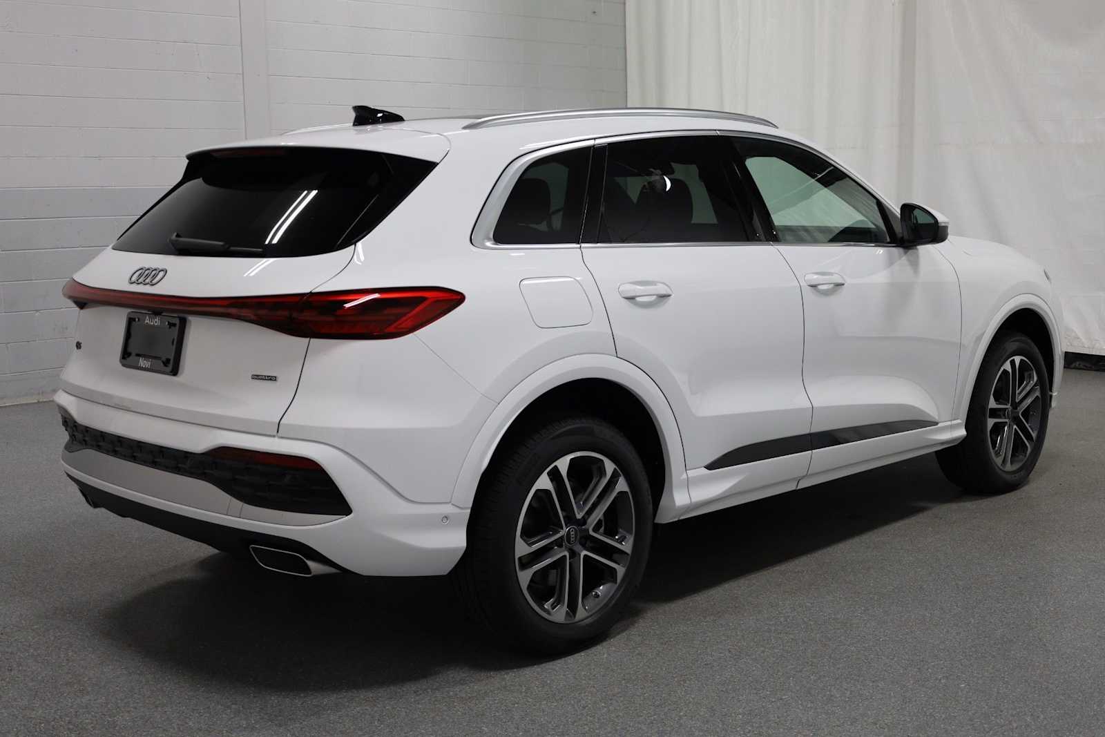 Thumbnail: 2025 Audi Q5 - 8