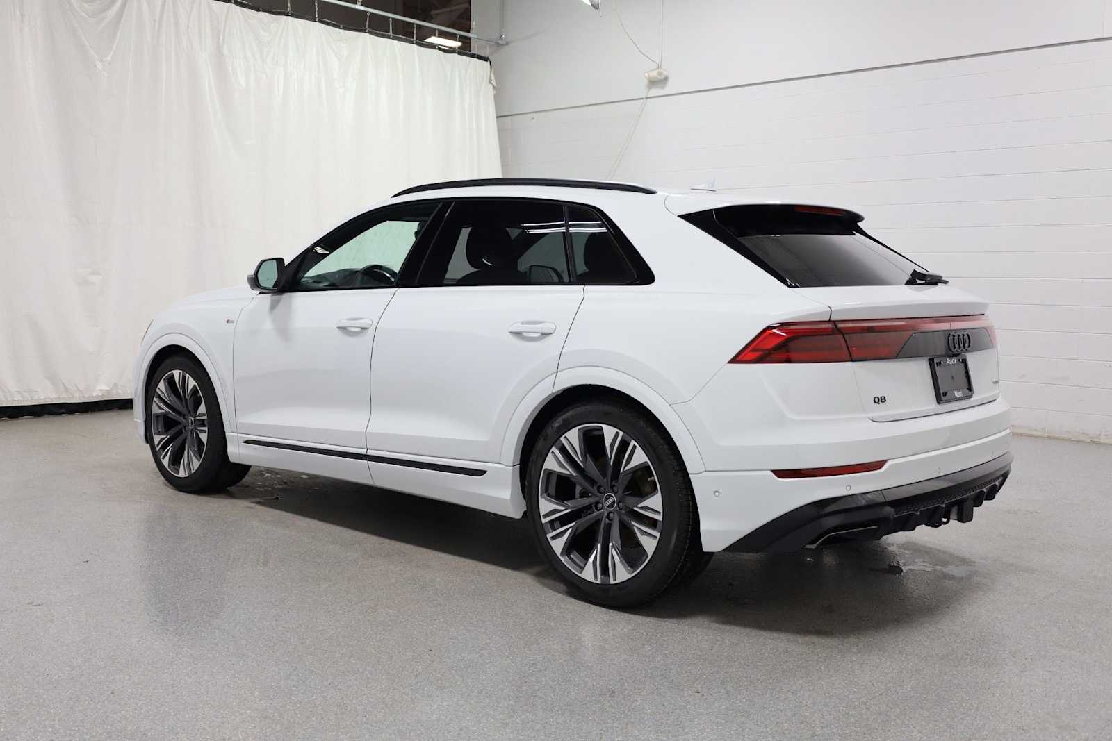 Thumbnail: 2026 Audi Q8 - 3