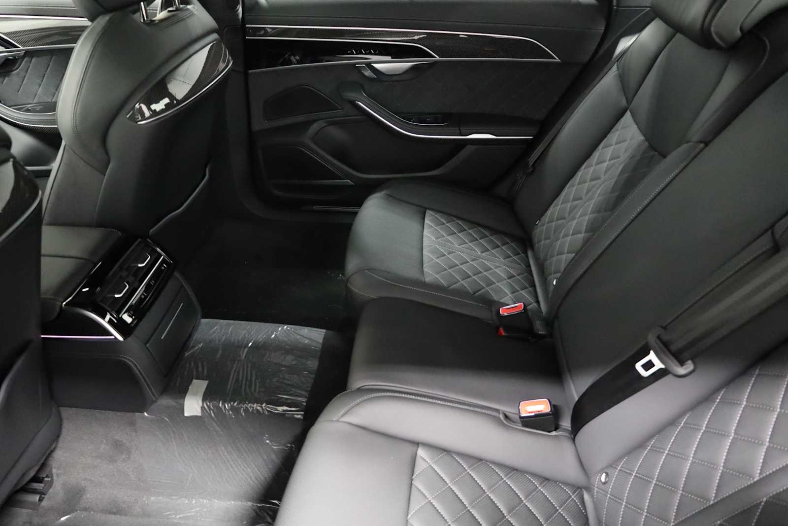 Thumbnail: 2025 Audi S8 - 34
