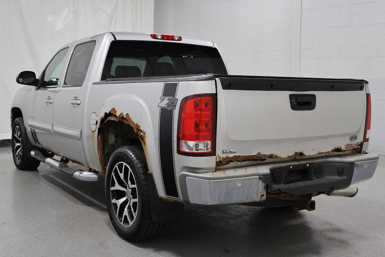 Thumbnail: 2010 GMC Sierra 1500 - 3