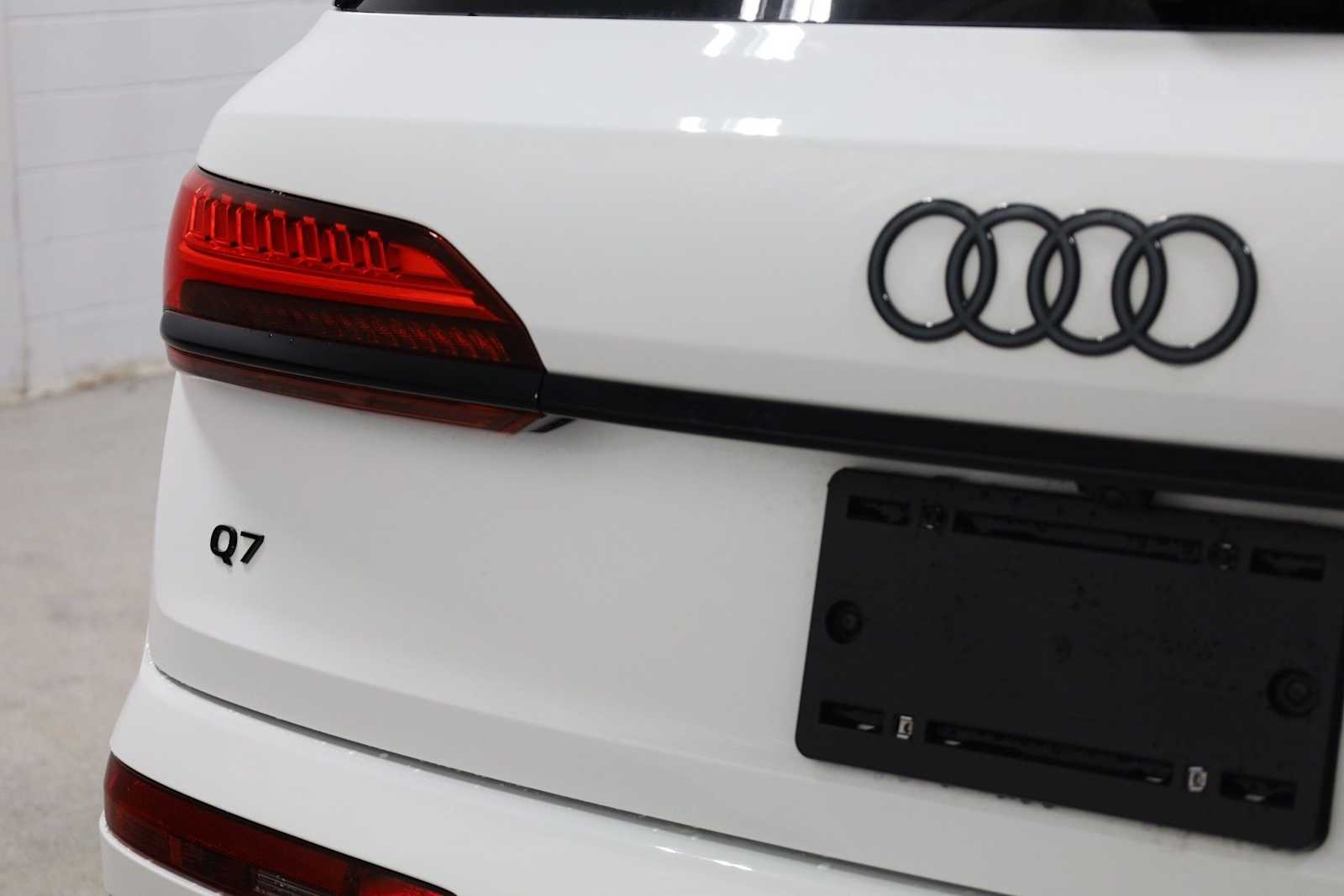 Thumbnail: 2026 Audi Q7 - 8