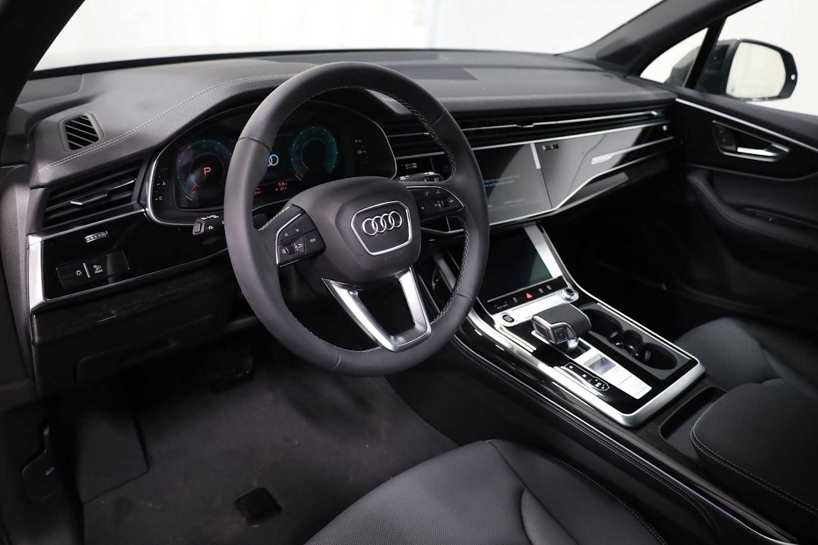 Thumbnail: 2026 Audi Q7 - 4