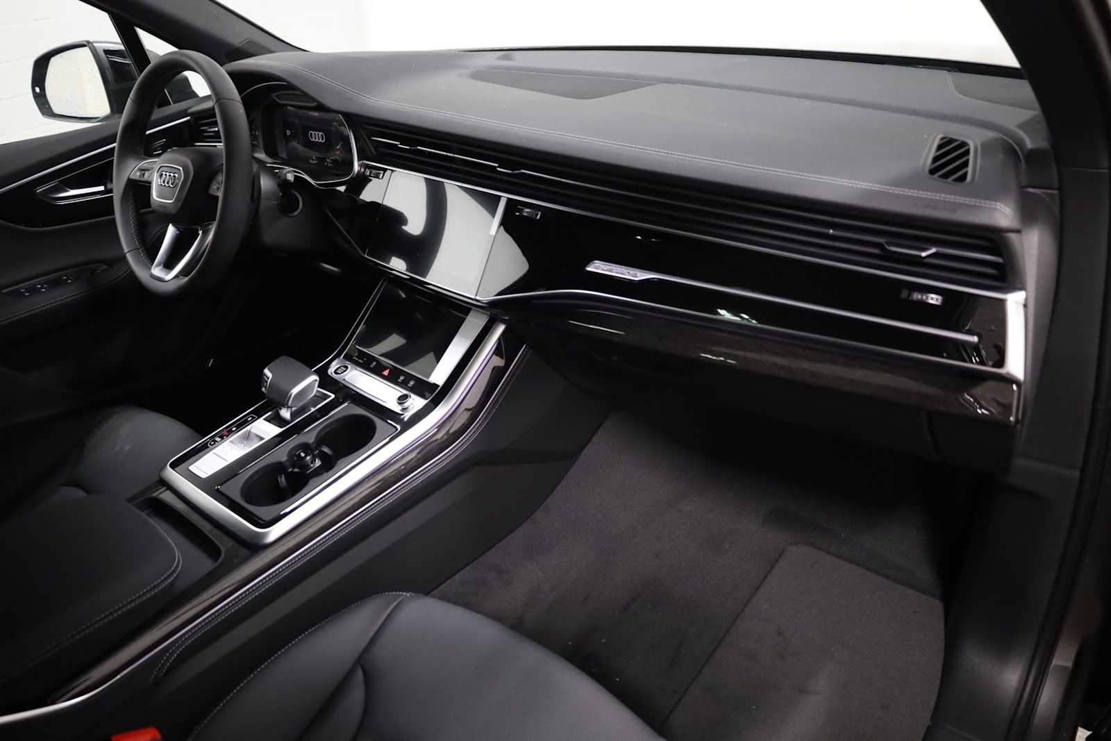 Thumbnail: 2026 Audi Q7 - 6