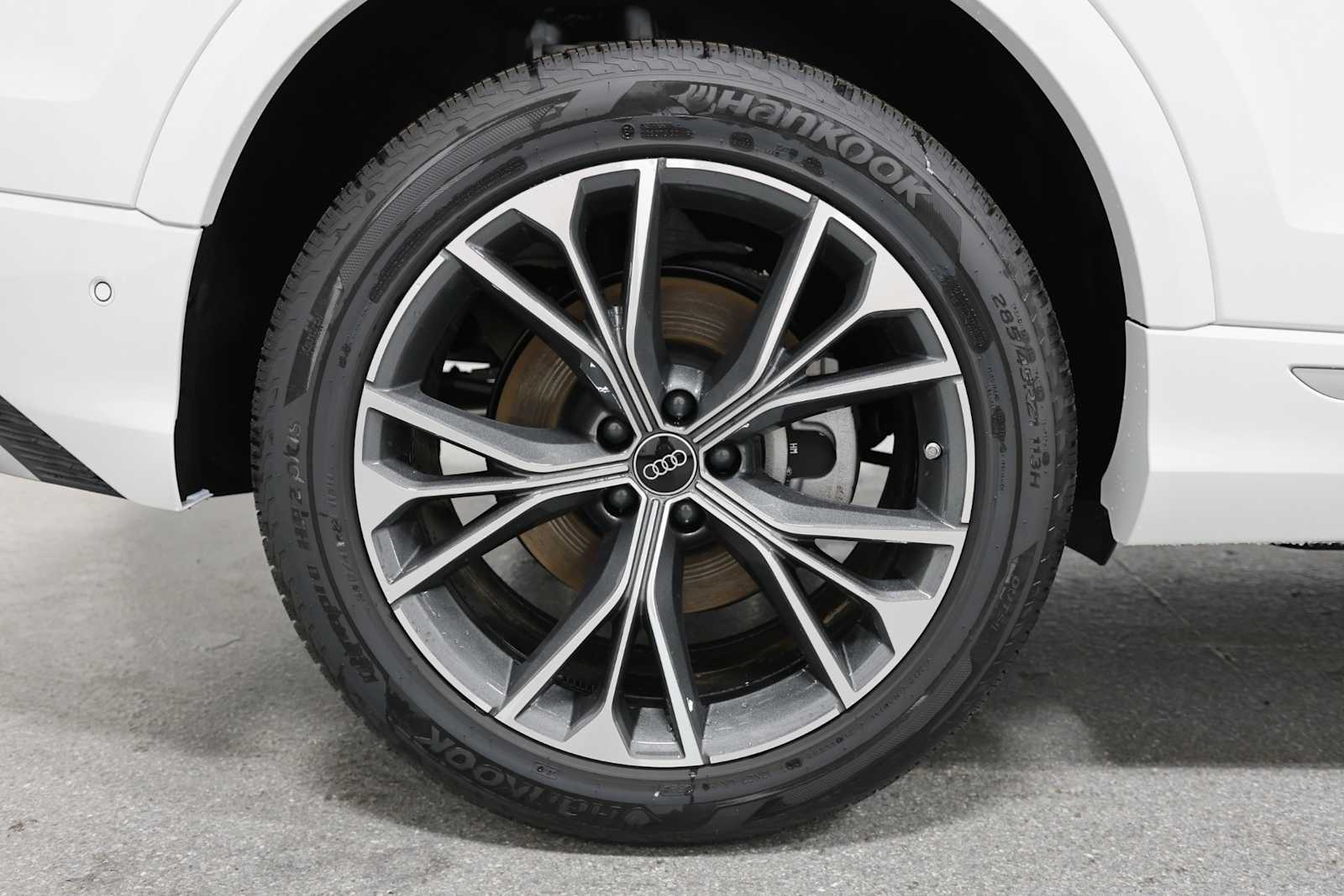 Thumbnail: 2025 Audi Q8 - 37