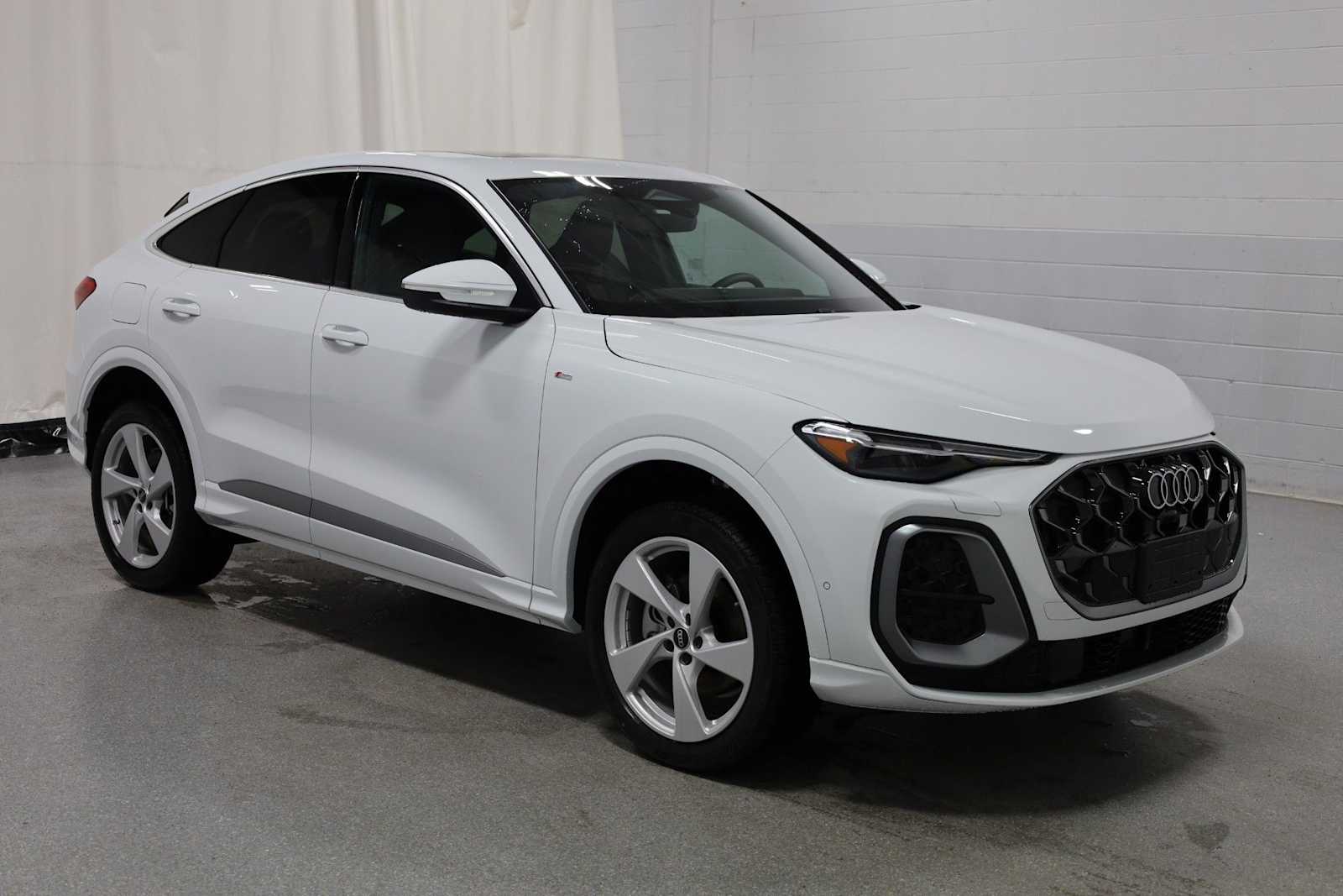 Thumbnail: 2025 Audi Q5 - 13