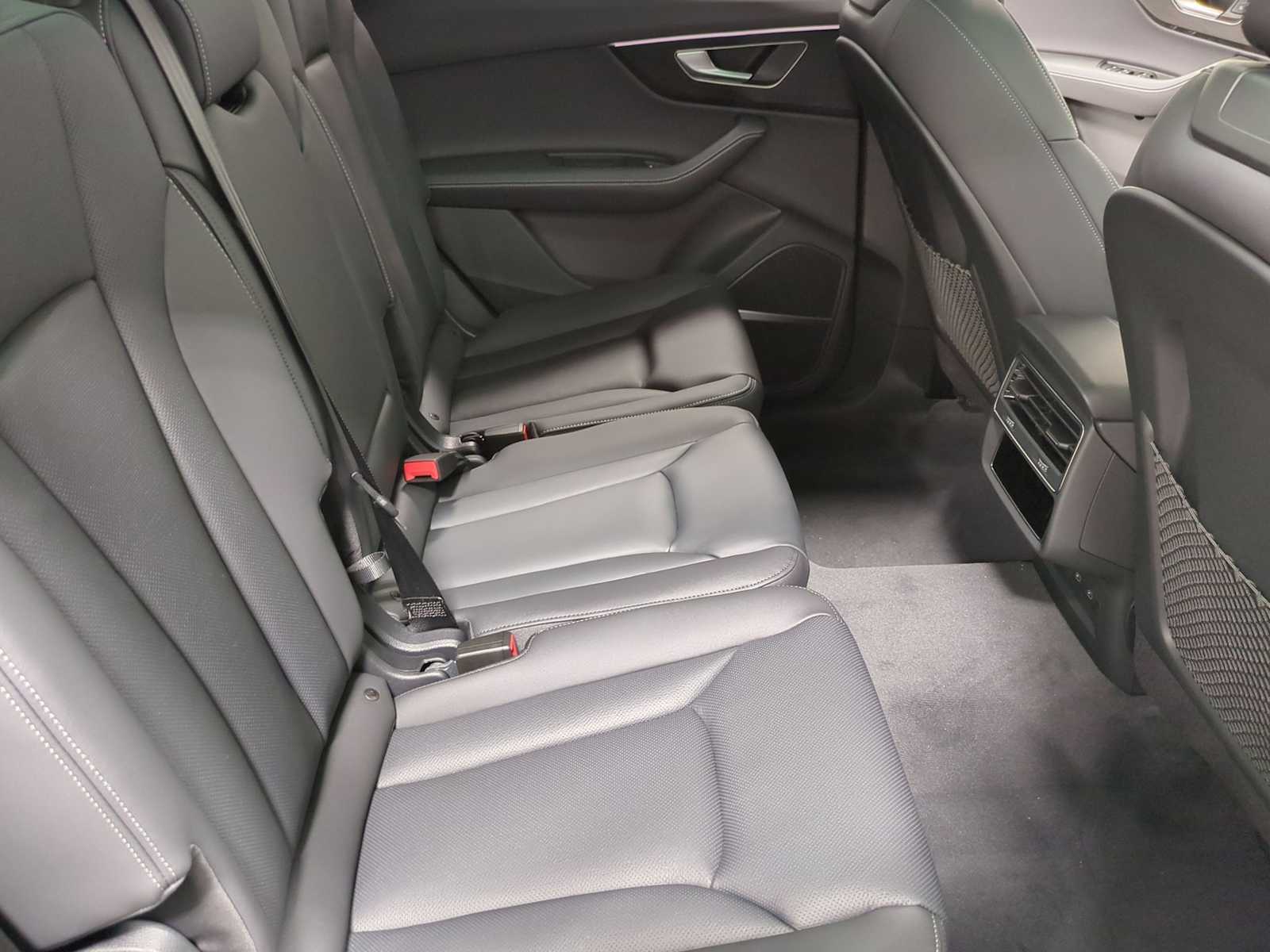 Thumbnail: 2026 Audi Q7 - 35