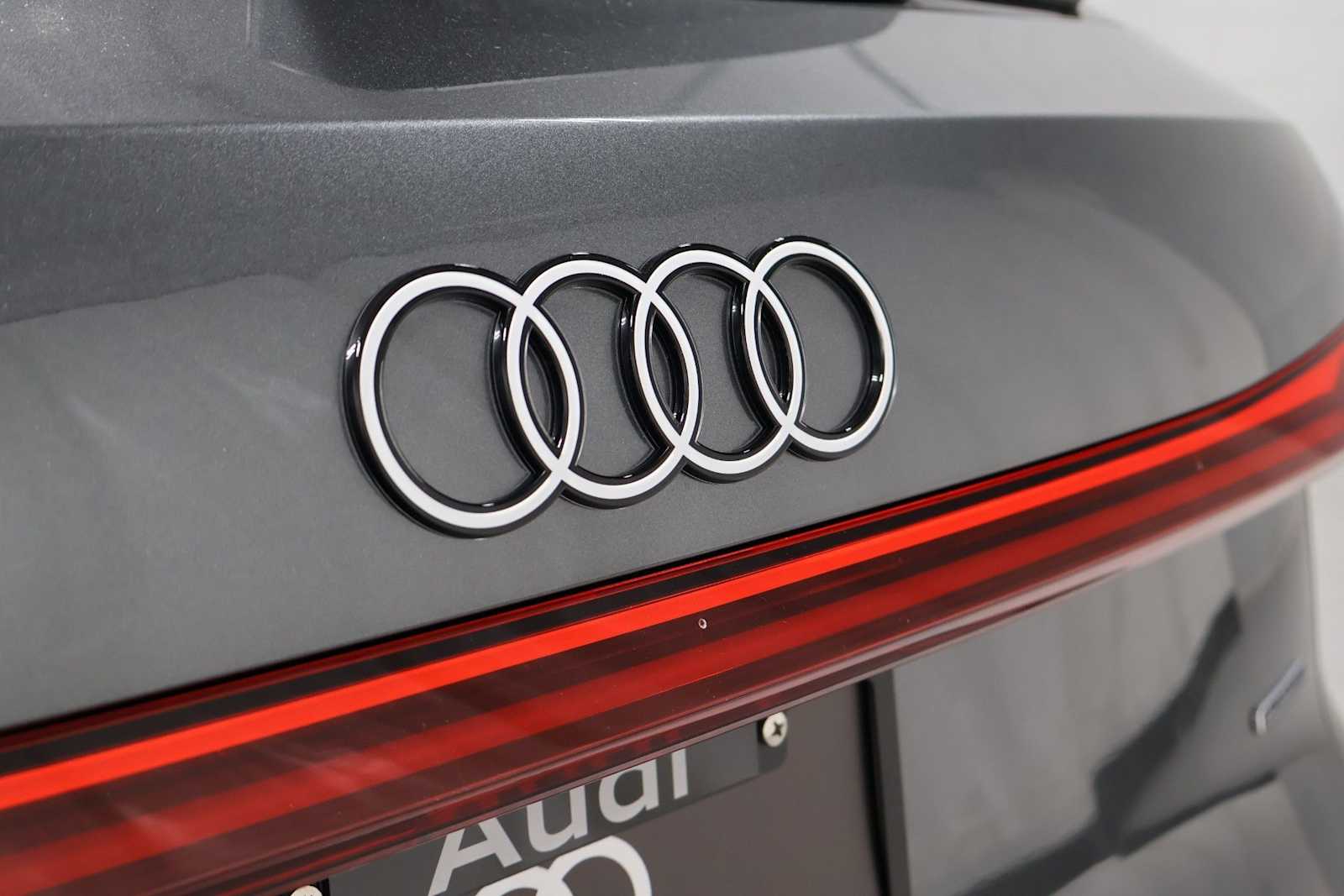Thumbnail: 2026 Audi Q5 - 8
