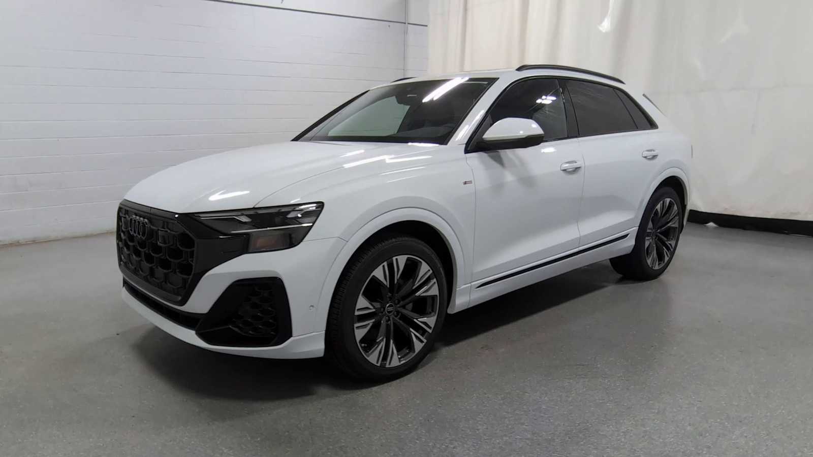 Thumbnail: 2026 Audi Q8 - 3