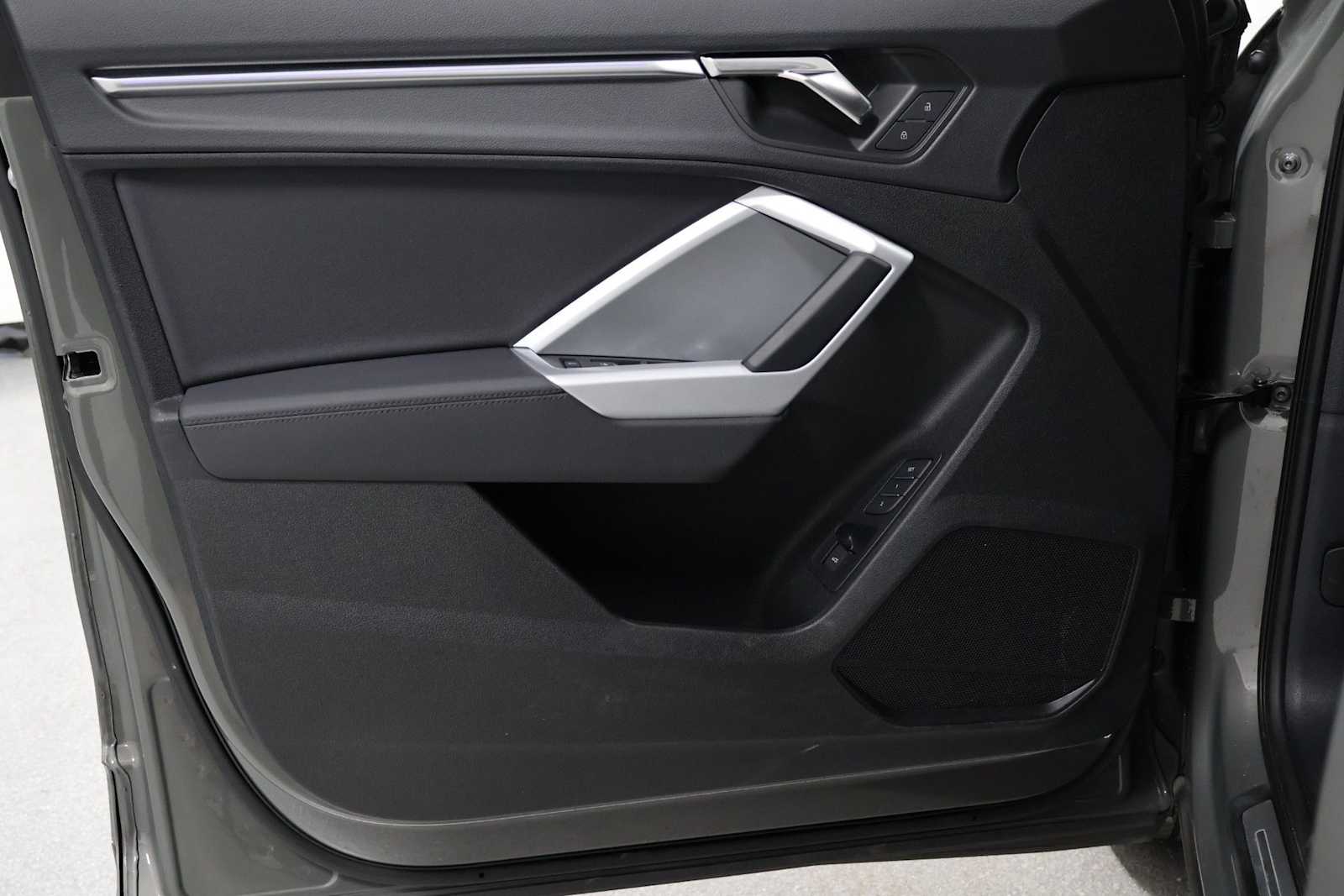 Thumbnail: 2023 Audi Q3 - 16