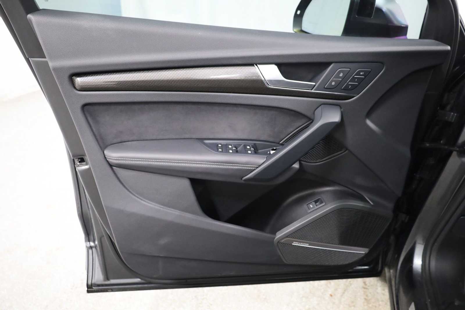 Thumbnail: 2023 Audi SQ5 - 16