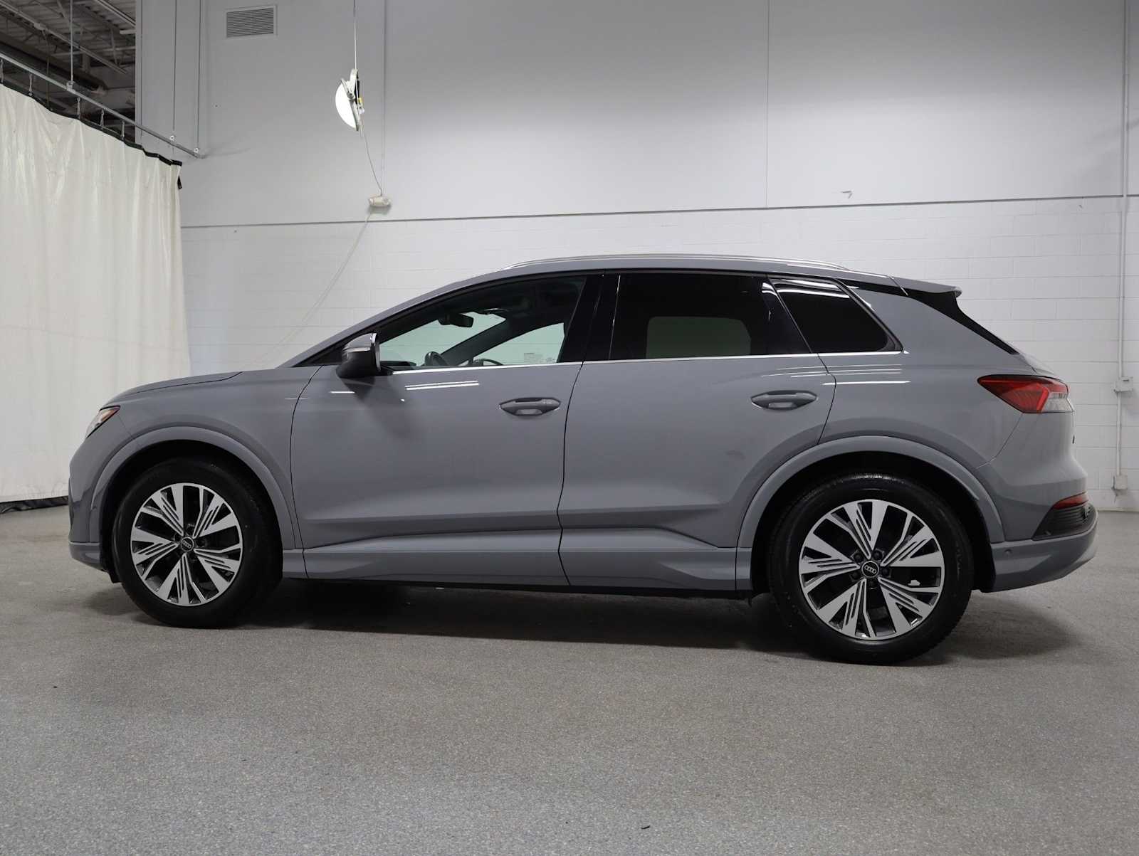 Thumbnail: 2023 Audi Q4 e-tron - 2