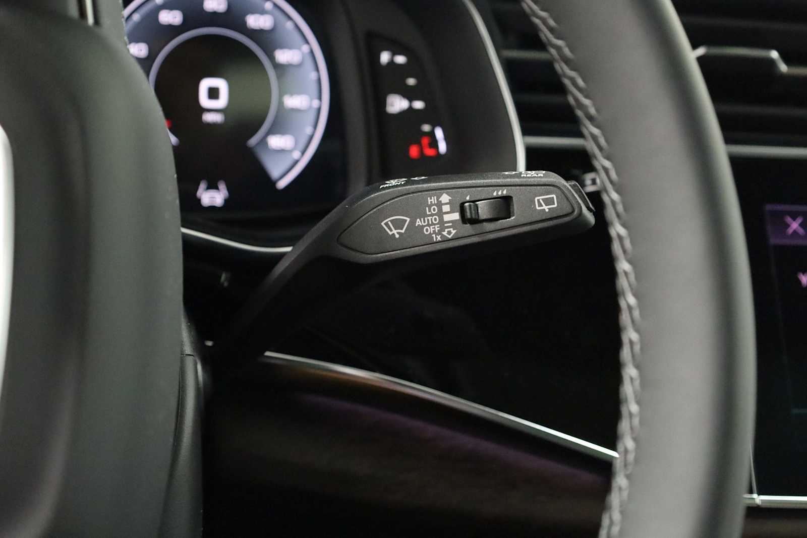 Thumbnail: 2026 Audi Q8 - 28