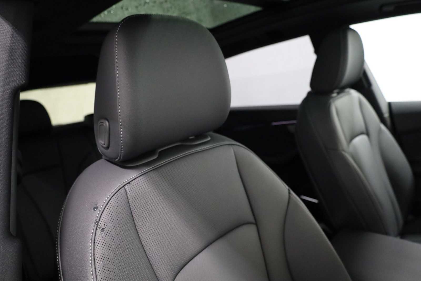 Thumbnail: 2026 Audi Q8 - 21