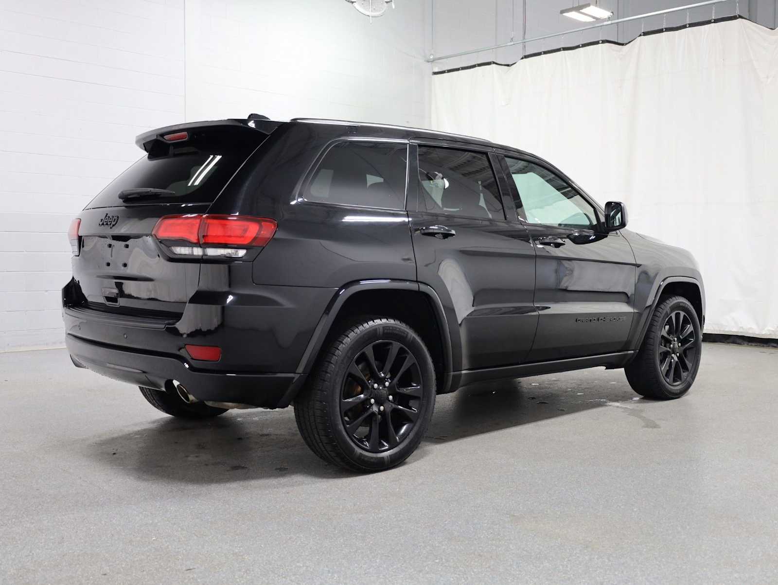 Thumbnail: 2019 Jeep Grand Cherokee - 9