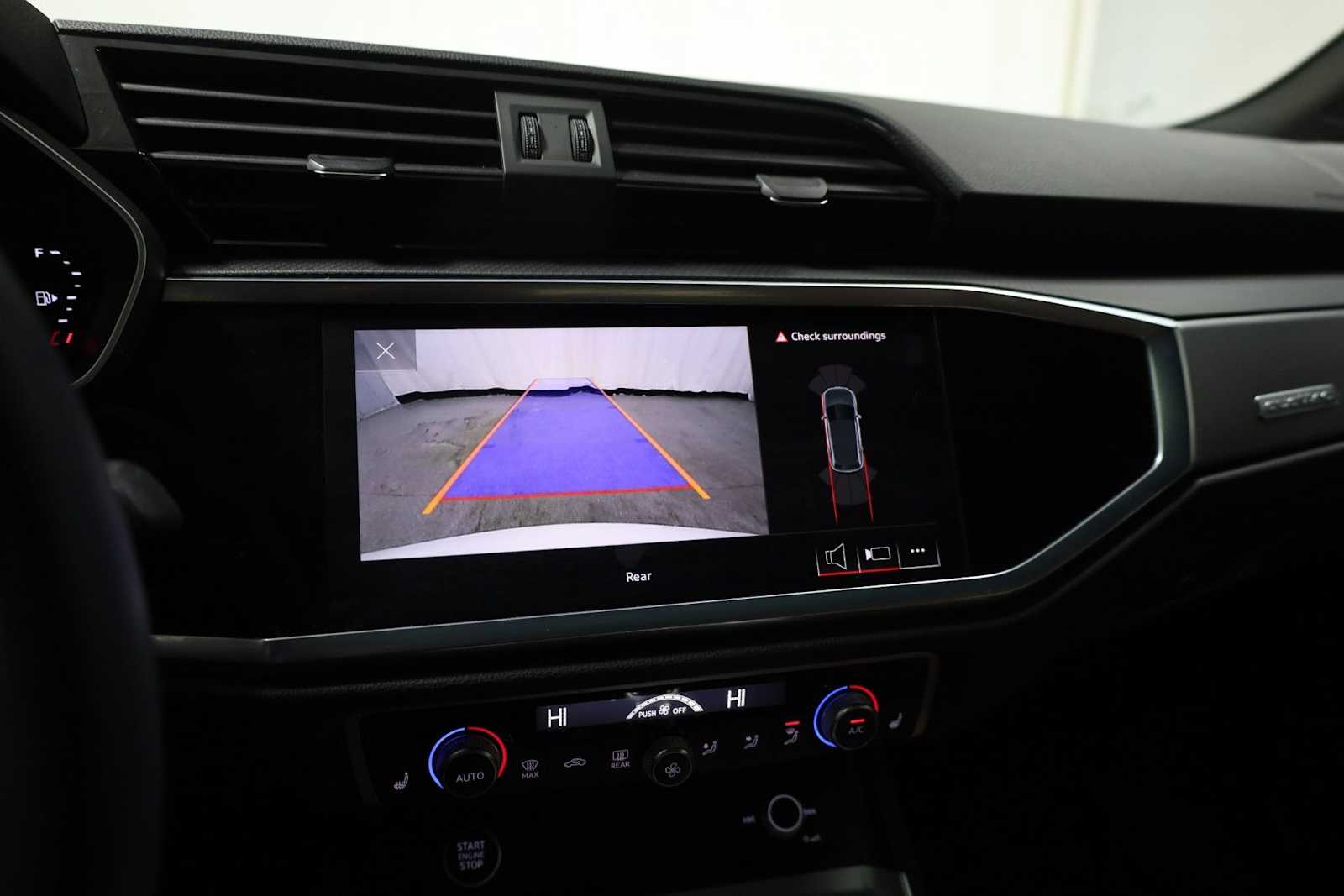 Thumbnail: 2023 Audi Q3 - 31