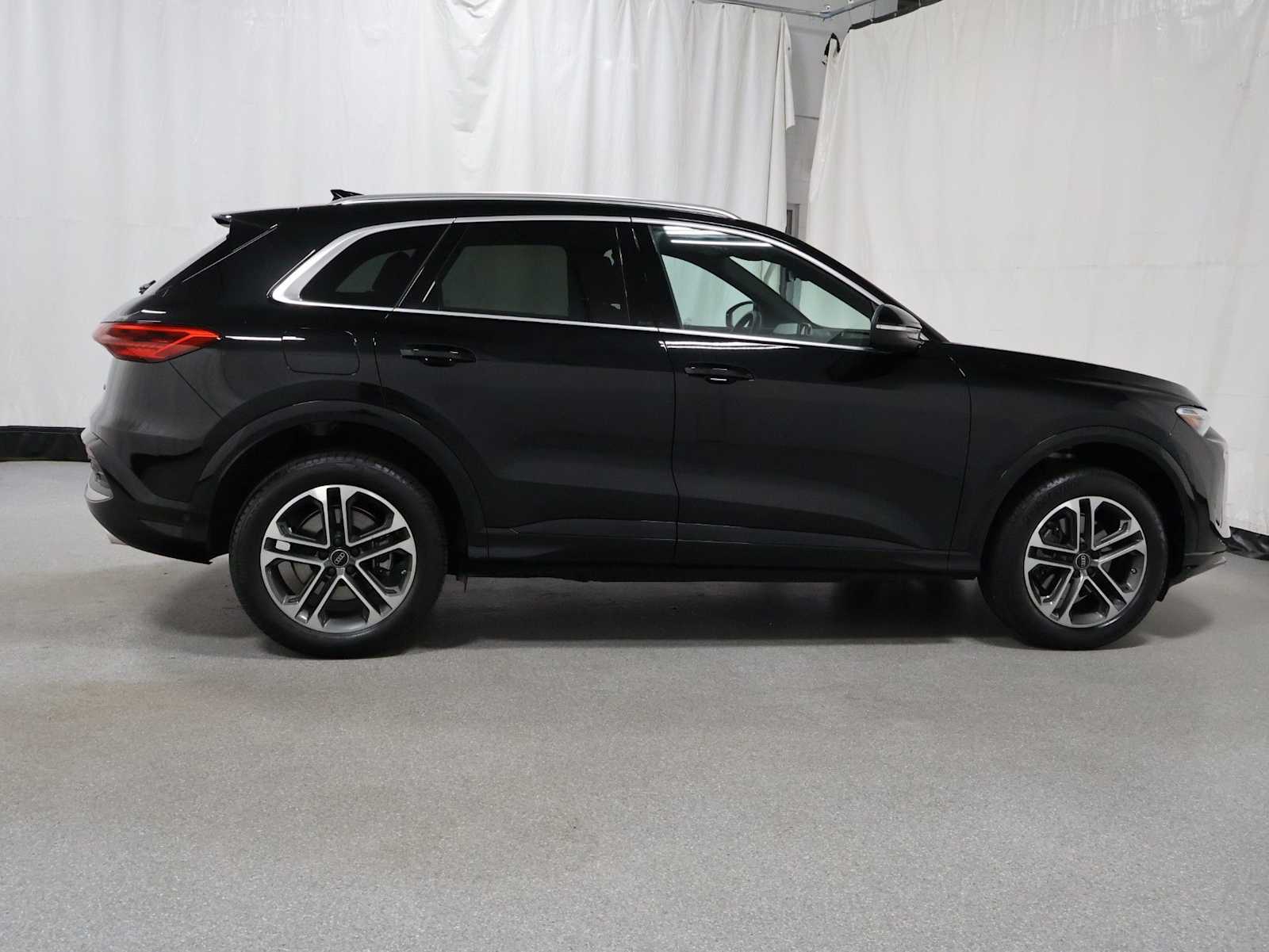 Thumbnail: 2025 Audi Q5 - 9