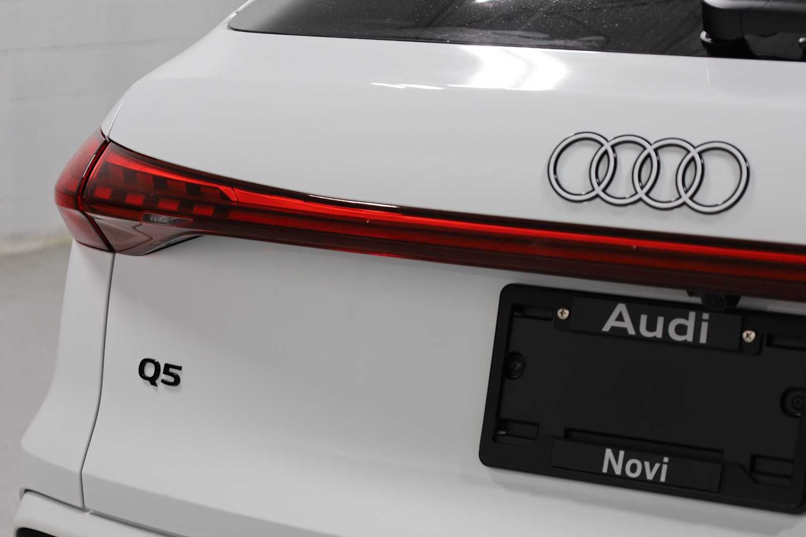 Thumbnail: 2025 Audi Q5 - 8
