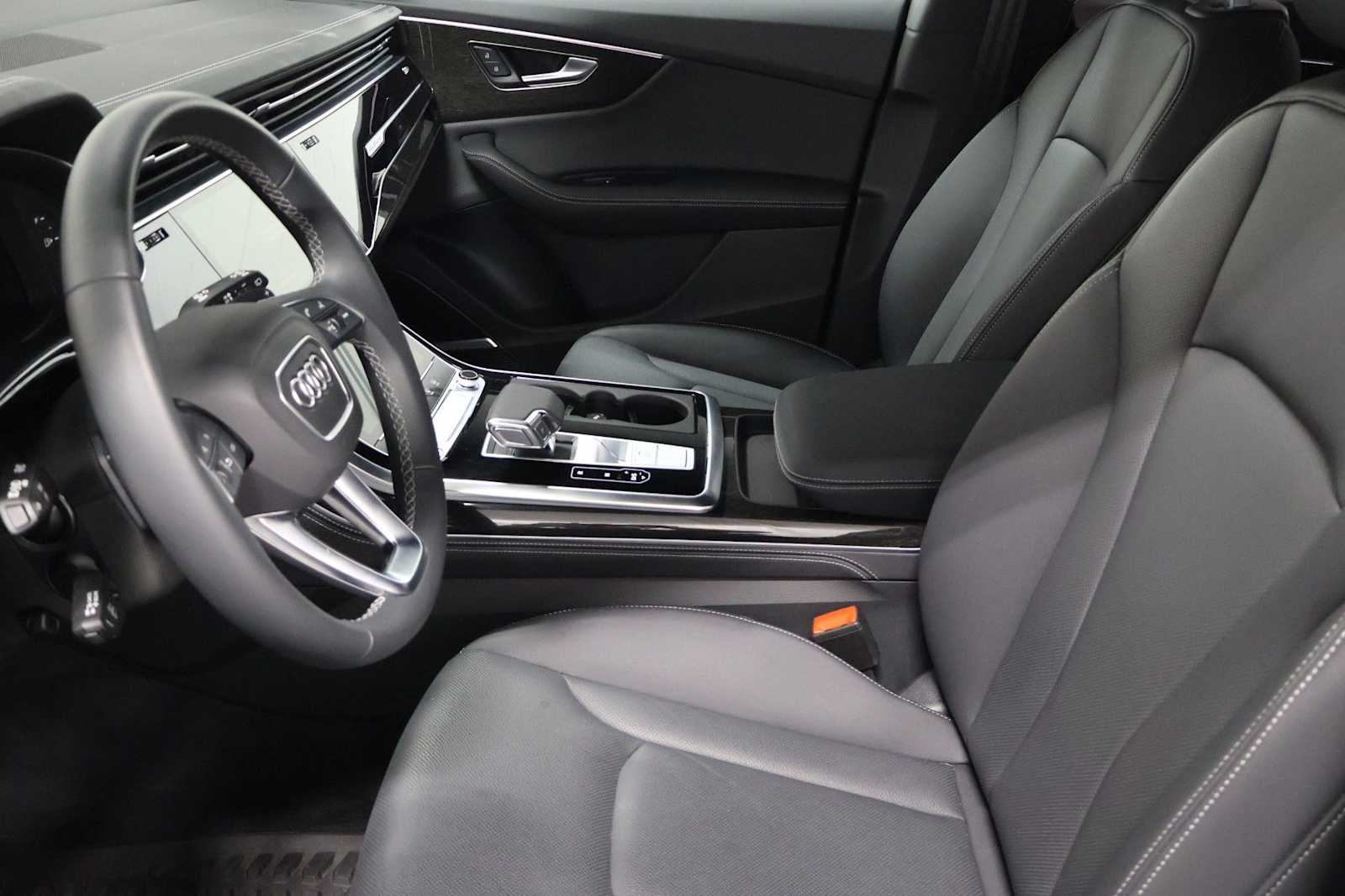 Thumbnail: 2025 Audi Q8 - 5