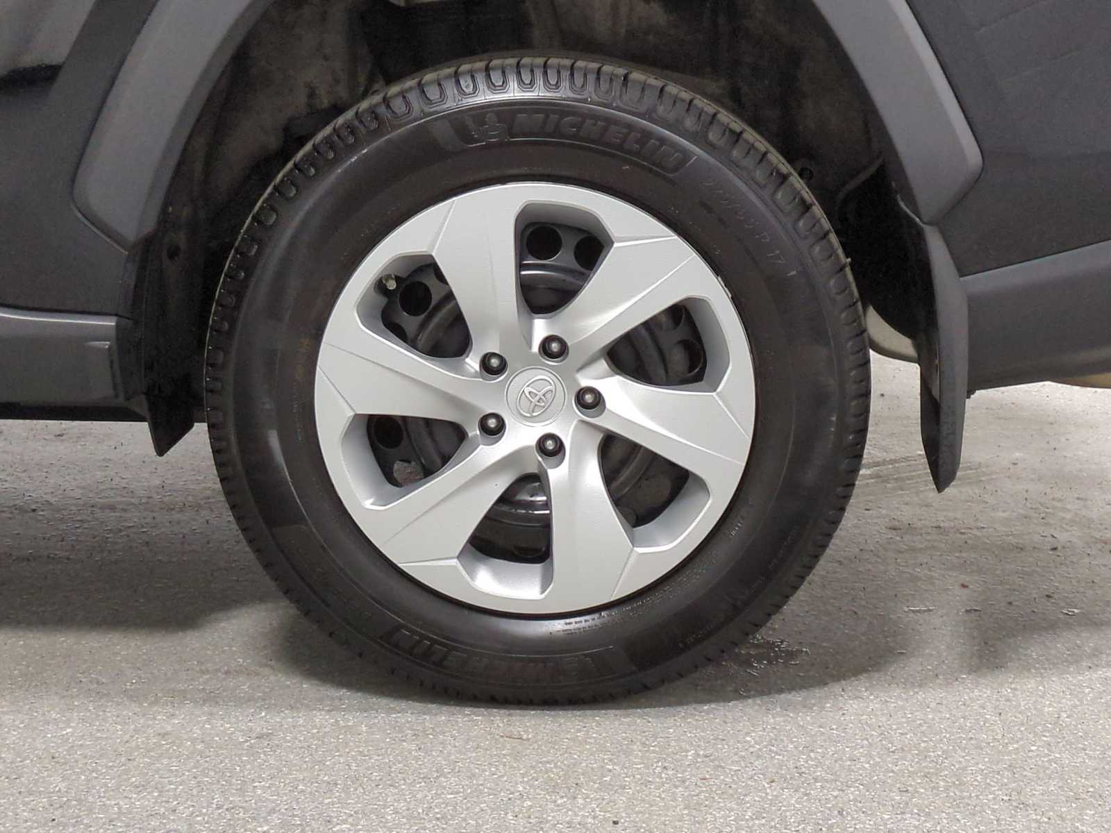 Thumbnail: 2022 Toyota RAV4 - 35