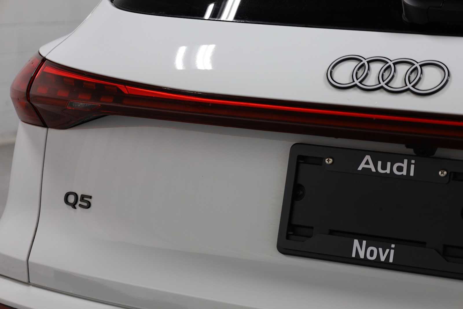 Thumbnail: 2025 Audi Q5 - 8