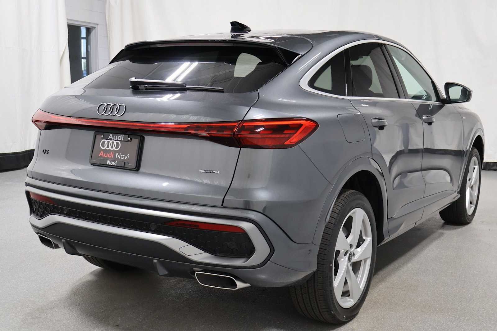 Thumbnail: 2026 Audi Q5 - 9