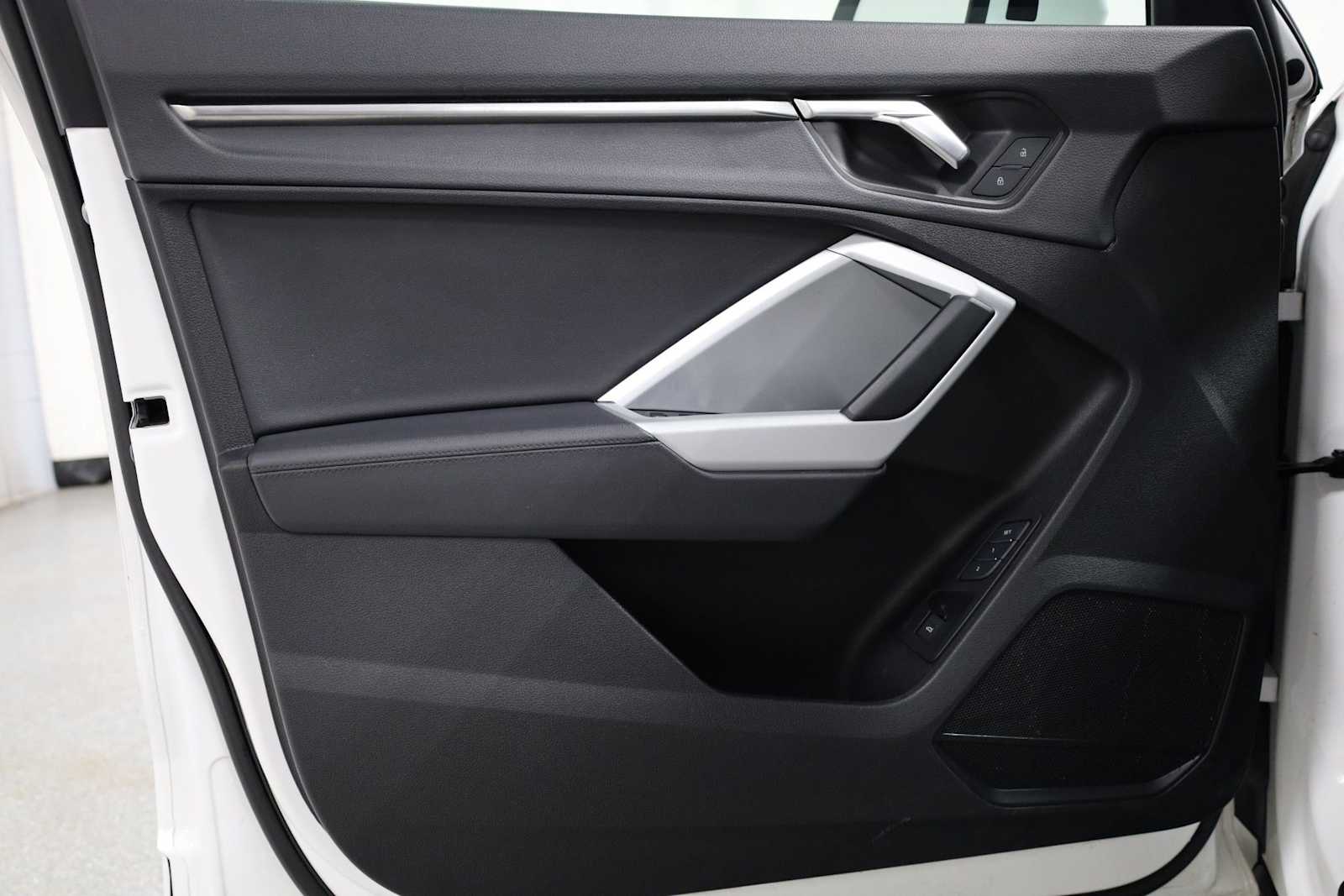 Thumbnail: 2023 Audi Q3 - 16