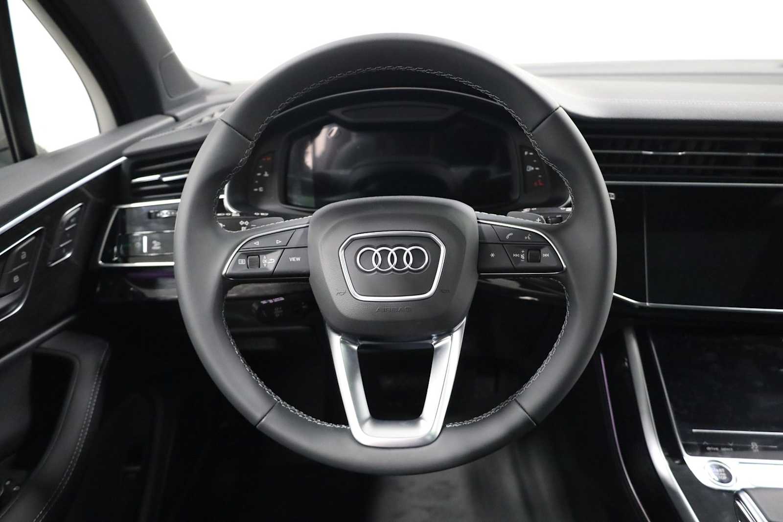 Thumbnail: 2026 Audi Q7 - 23