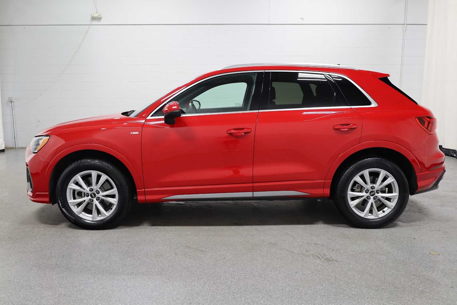 2022 Audi Q3 45 TFSI S line Premium photo 2