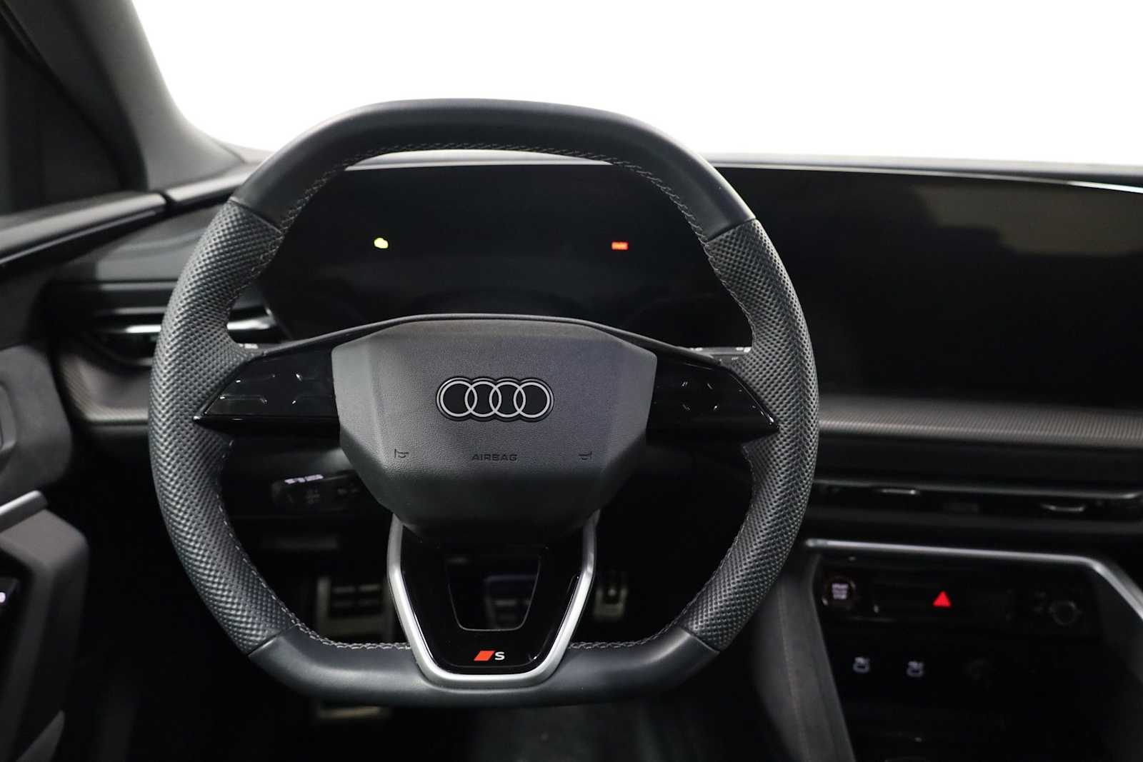 Thumbnail: 2025 Audi SQ5 - 22