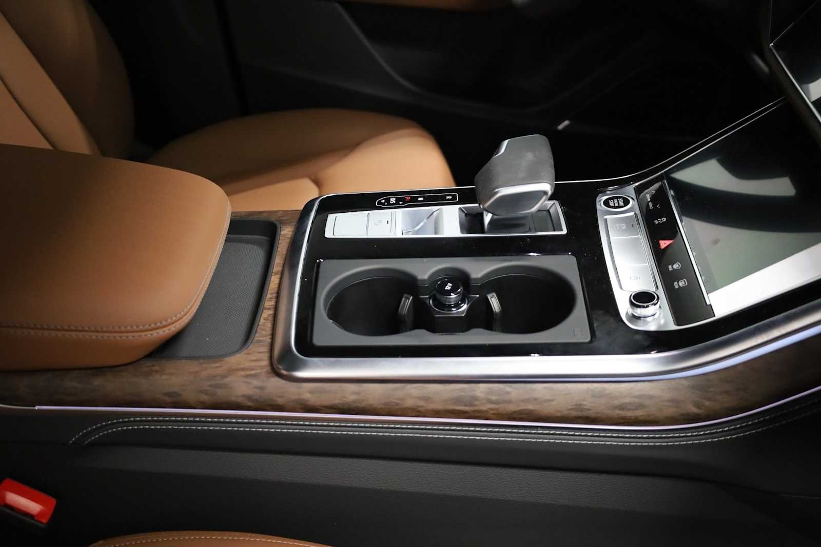 Thumbnail: 2026 Audi Q8 - 20