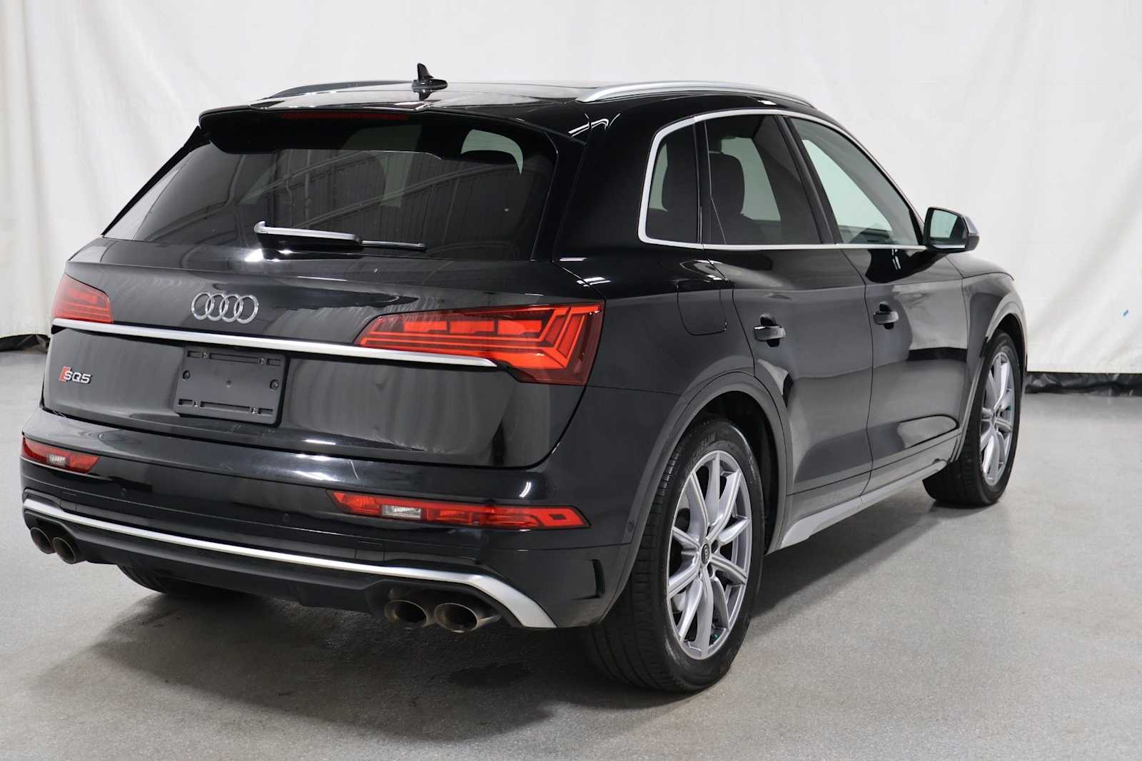Thumbnail: 2023 Audi SQ5 - 9