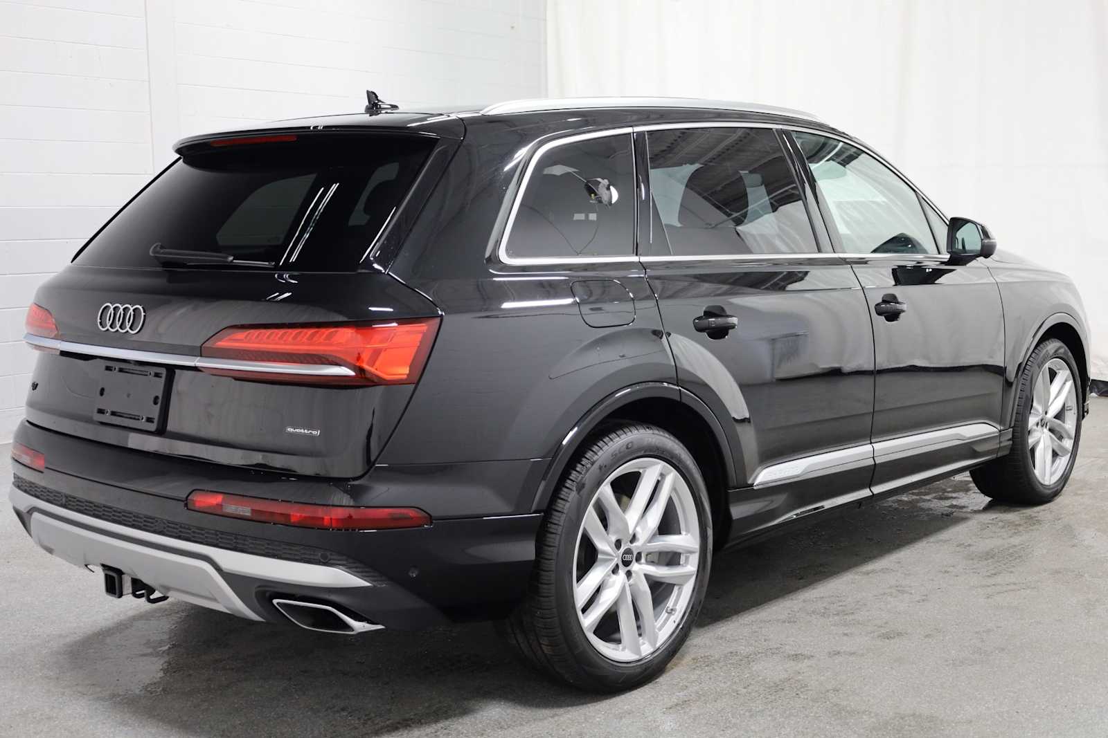 Thumbnail: 2025 Audi Q7 - 9
