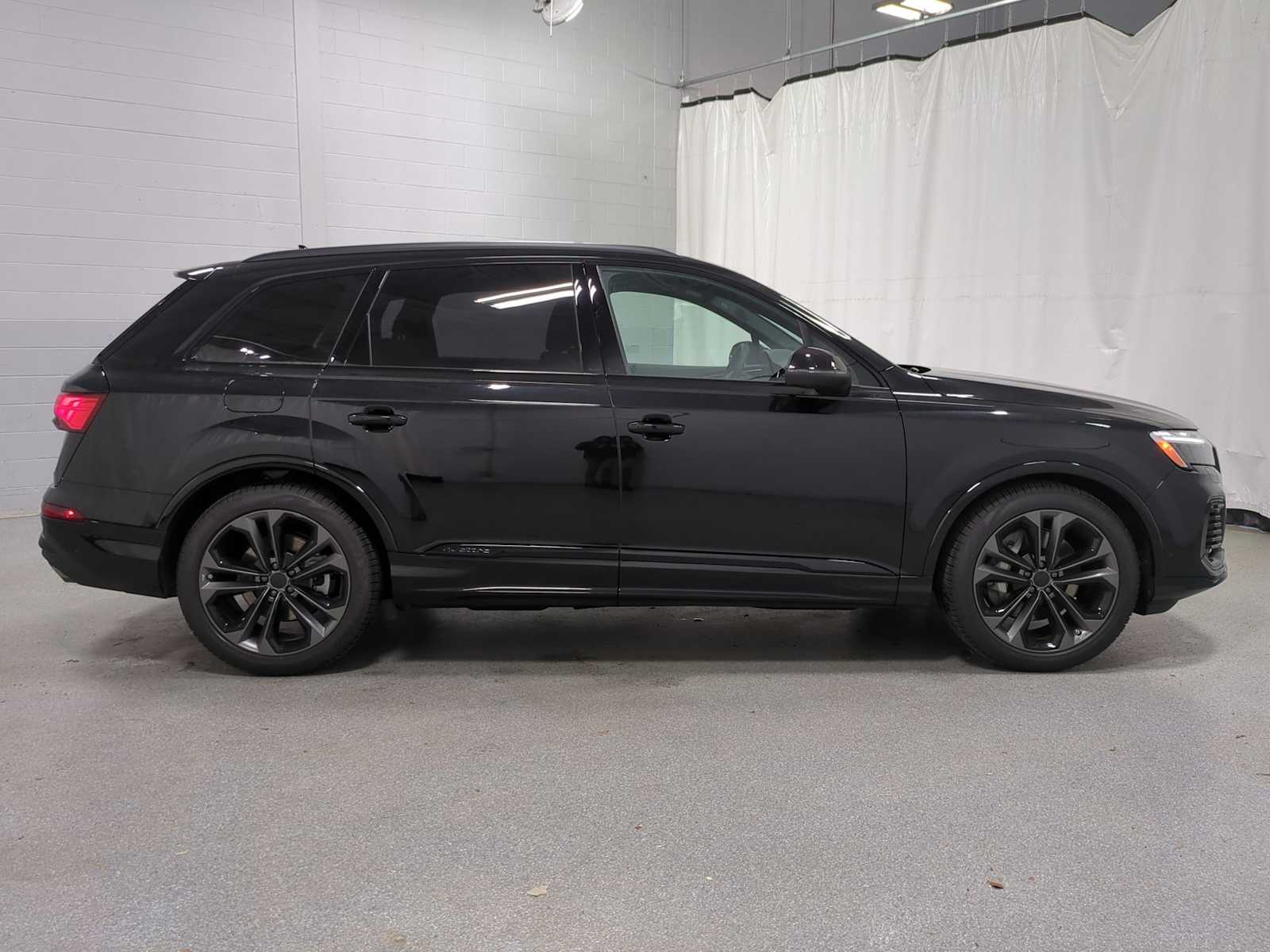 Thumbnail: 2026 Audi Q7 - 10