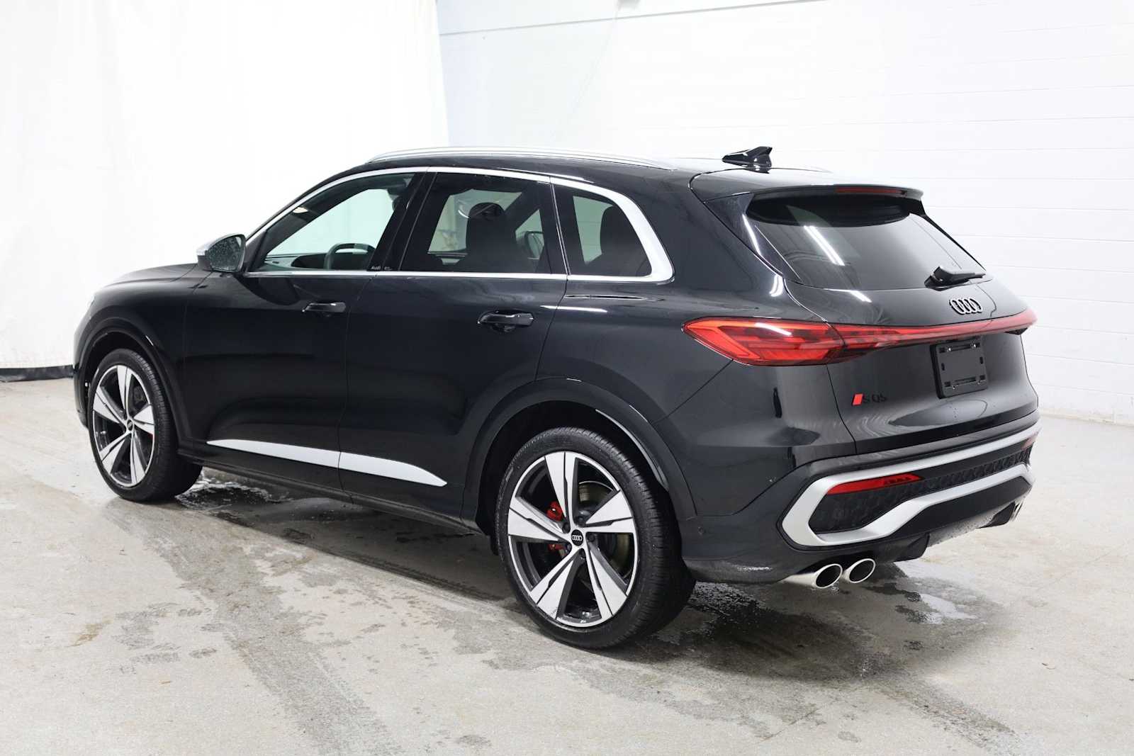 Thumbnail: 2025 Audi SQ5 - 3