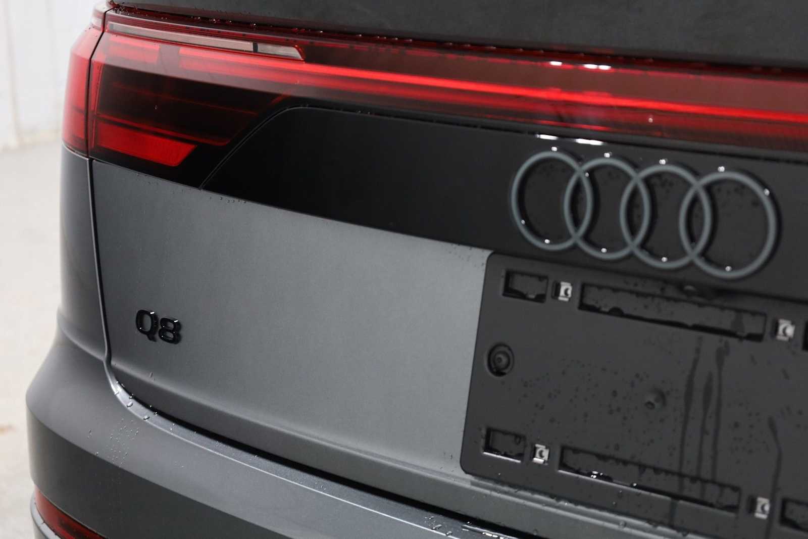 Thumbnail: 2026 Audi Q8 - 8