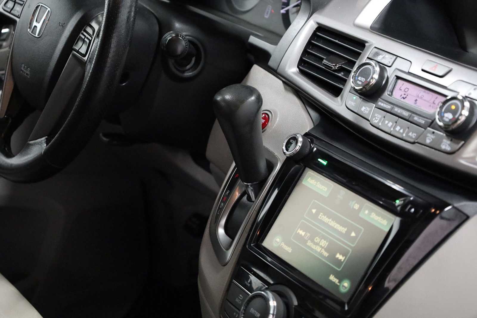 Thumbnail: 2015 Honda Odyssey - 19